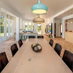 Canada Villa *