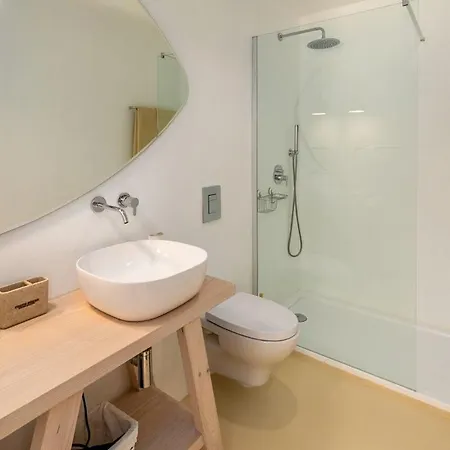 Canada Villa *